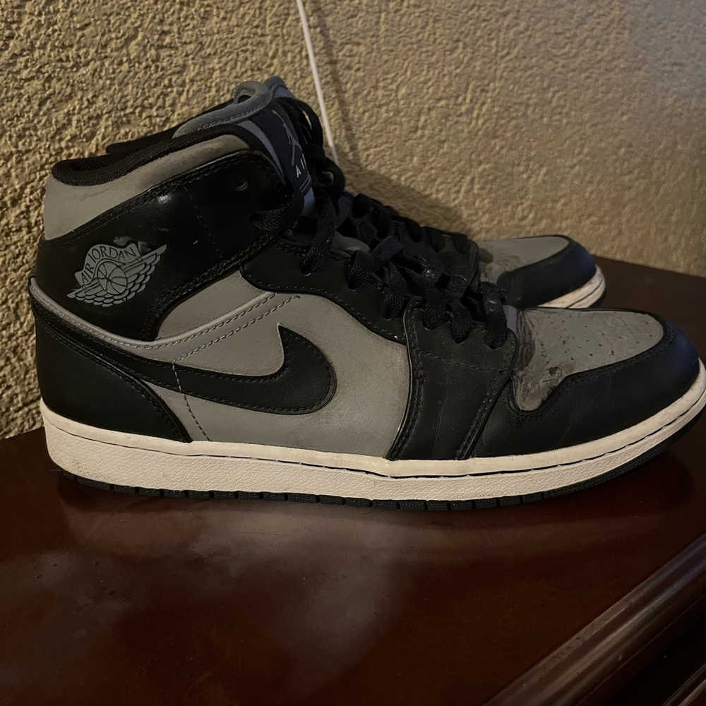 Air Jordan 1 Mid Cool Grey